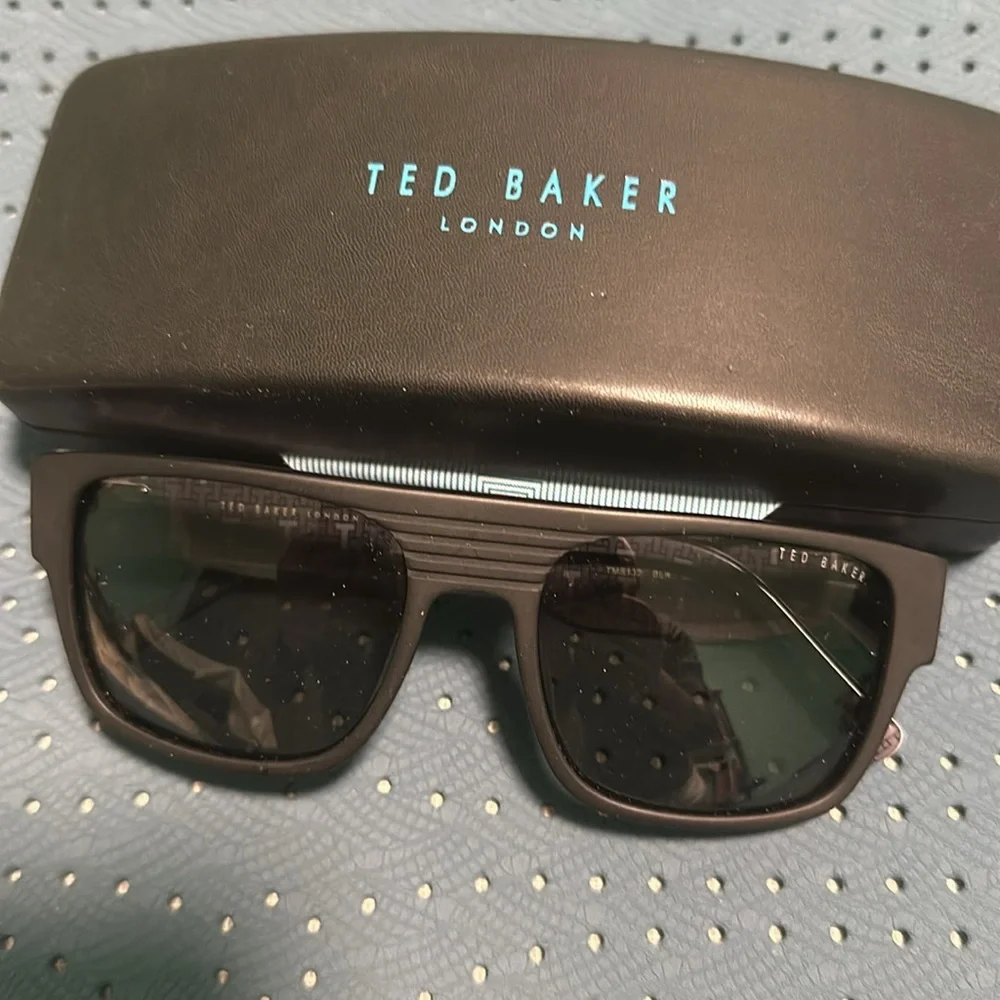 TED BAKER man, sunglasses Polaroid Exxon condition - Picture 1 of 6